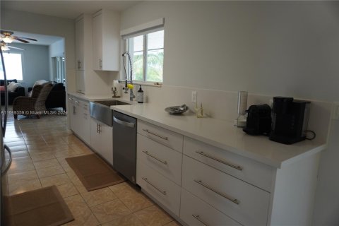 Снять в аренду виллу или дом в Исламорада, Вилладж оф Айлендс, Флорида 4 спальни, 136.57м2, № 1957707 - фото 30