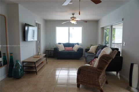 Снять в аренду виллу или дом в Исламорада, Вилладж оф Айлендс, Флорида 4 спальни, 136.57м2, № 1957707 - фото 22