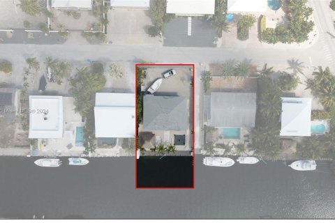 Снять в аренду виллу или дом в Исламорада, Вилладж оф Айлендс, Флорида 4 спальни, 136.57м2, № 1957707 - фото 1