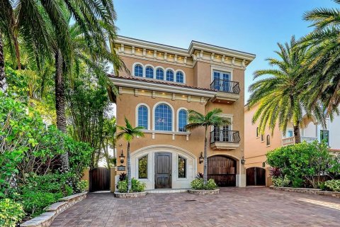 Villa ou maison à vendre à Anna Maria, Floride: 4 chambres, 439.24 m2 № 2132849 - photo 2
