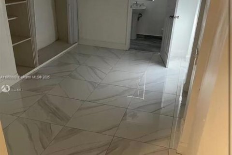 Villa ou maison à vendre à Miami, Floride: 3 chambres, 119.94 m2 № 1878398 - photo 17