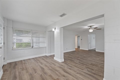 House in Winter Haven, Florida 3 bedrooms, 116.22 sq.m. № 1614283 - photo 9