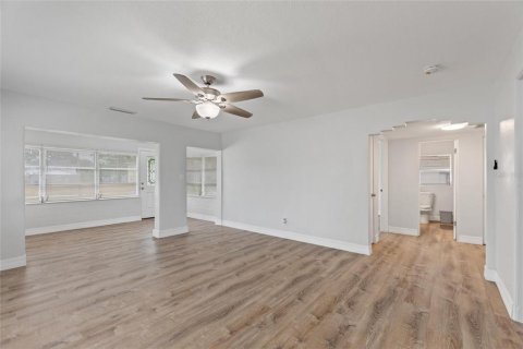 House in Winter Haven, Florida 3 bedrooms, 116.22 sq.m. № 1614283 - photo 12