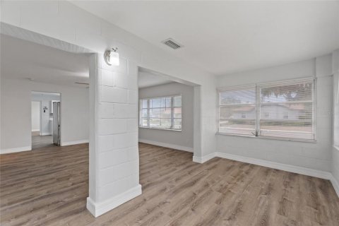 House in Winter Haven, Florida 3 bedrooms, 116.22 sq.m. № 1614283 - photo 8