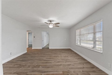 House in Winter Haven, Florida 3 bedrooms, 116.22 sq.m. № 1614283 - photo 11