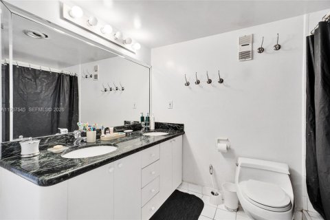 Купить кондоминиум в Майами, Флорида 2 спальни, 115.38м2, № 1995453 - фото 10