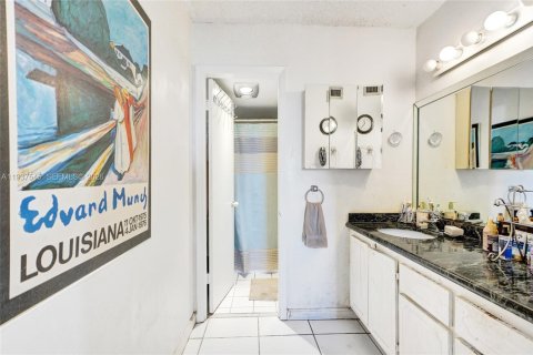 Купить кондоминиум в Майами, Флорида 2 спальни, 115.38м2, № 1995453 - фото 14