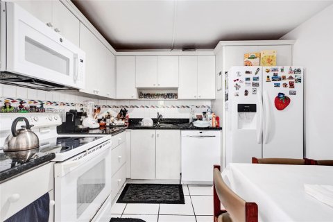 Купить кондоминиум в Майами, Флорида 2 спальни, 115.38м2, № 1995453 - фото 6