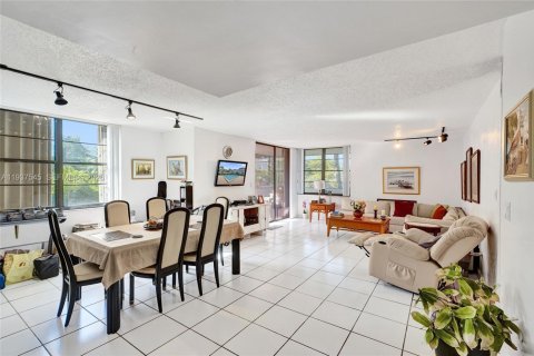 Купить кондоминиум в Майами, Флорида 2 спальни, 115.38м2, № 1995453 - фото 2