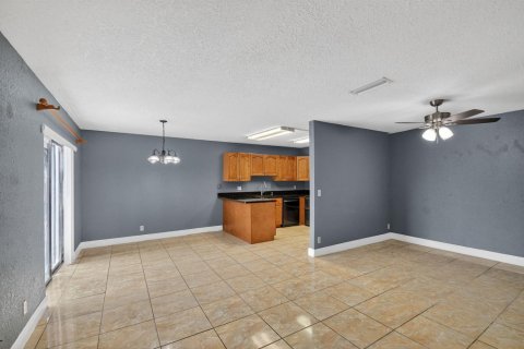 Купить таунхаус в Палм Спрингс, Флорида 3 комнаты, 159.98м2, № 2083248 - фото 14