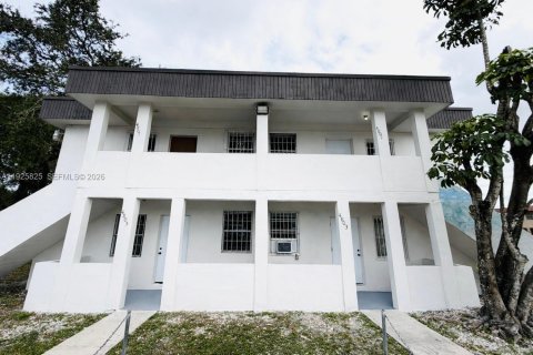Villa ou maison à louer à Miami, Floride: 2 chambres, 250.84 m2 № 1984423 - photo 16