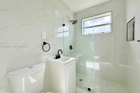 Снять в аренду виллу или дом в Майами, Флорида 2 спальни, 250.84м2, № 1984423 - фото 13