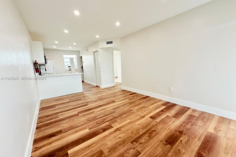 Снять в аренду виллу или дом в Майами, Флорида 2 спальни, 250.84м2, № 1984423 - фото 3