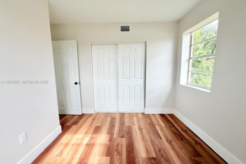 Снять в аренду виллу или дом в Майами, Флорида 2 спальни, 250.84м2, № 1984423 - фото 9