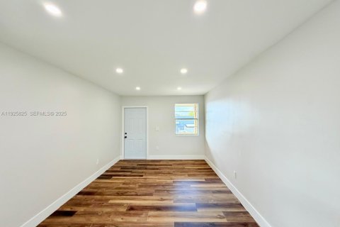 Снять в аренду виллу или дом в Майами, Флорида 2 спальни, 250.84м2, № 1984423 - фото 8