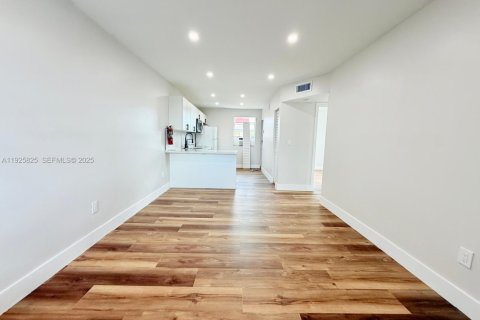 Снять в аренду виллу или дом в Майами, Флорида 2 спальни, 250.84м2, № 1984423 - фото 5