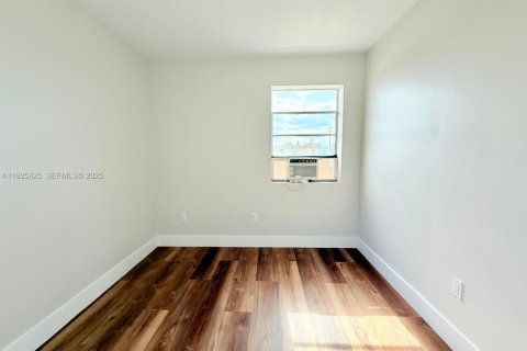 Снять в аренду виллу или дом в Майами, Флорида 2 спальни, 250.84м2, № 1984423 - фото 10