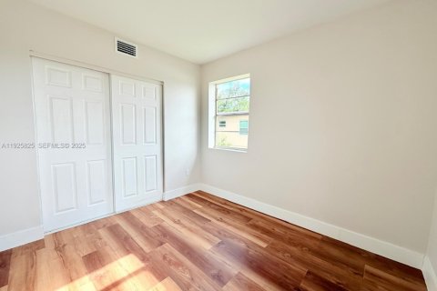 Снять в аренду виллу или дом в Майами, Флорида 2 спальни, 250.84м2, № 1984423 - фото 11