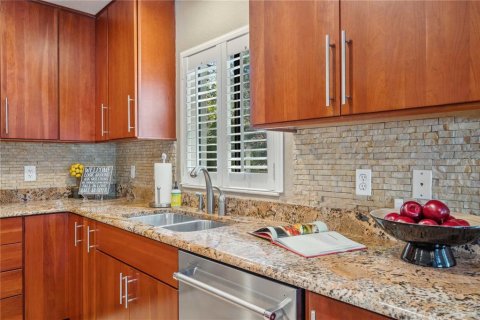 Casa en venta en Tampa, Florida, 4 dormitorios, 295.06 m2 № 1536843 - foto 30