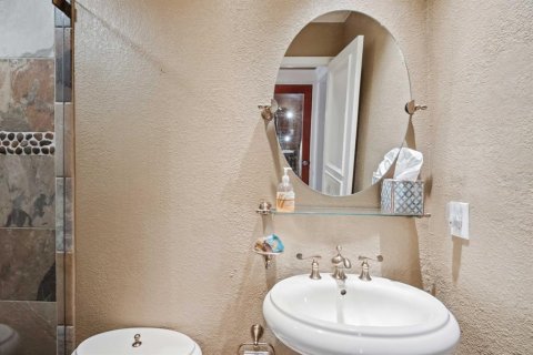 Casa en venta en Tampa, Florida, 4 dormitorios, 295.06 m2 № 1536843 - foto 25