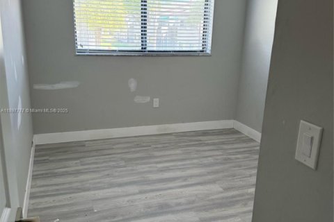 Copropriété à louer à Miami, Floride: 2 chambres, 72.84 m2 № 1952157 - photo 4