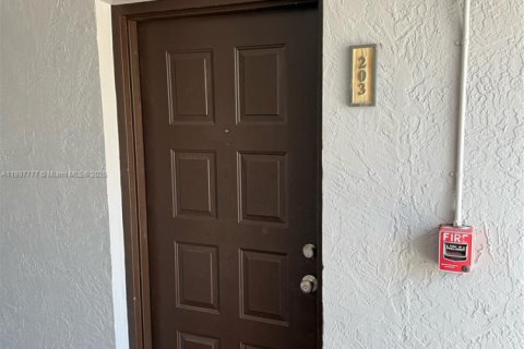 Copropriété à louer à Miami, Floride: 2 chambres, 72.84 m2 № 1952157 - photo 2