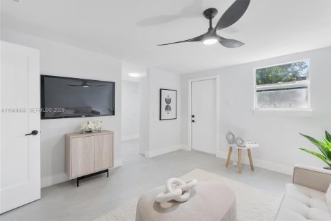 Casa en venta en Miami, Florida, 4 dormitorios, 128.02 m2 № 2030806 - foto 20