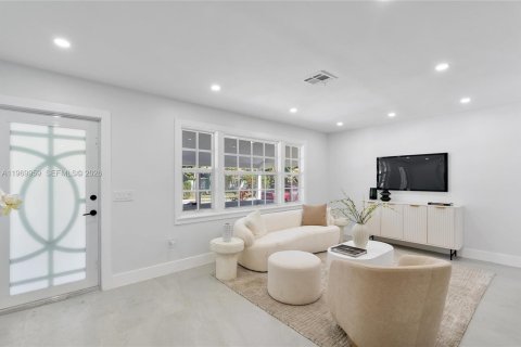 Casa en venta en Miami, Florida, 4 dormitorios, 128.02 m2 № 2030806 - foto 7