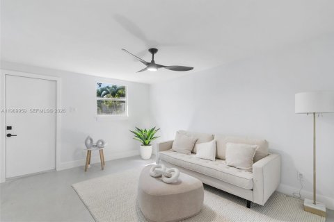 Casa en venta en Miami, Florida, 4 dormitorios, 128.02 m2 № 2030806 - foto 19