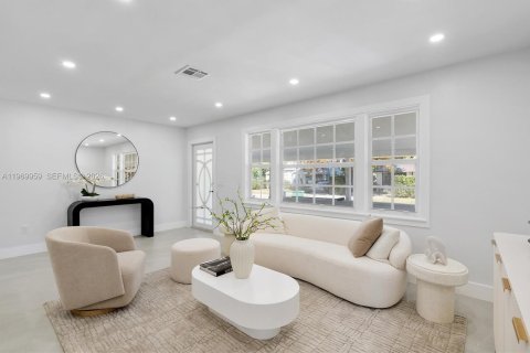Casa en venta en Miami, Florida, 4 dormitorios, 128.02 m2 № 2030806 - foto 8