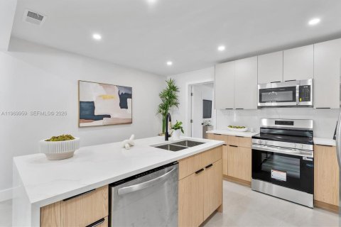 Casa en venta en Miami, Florida, 4 dormitorios, 128.02 m2 № 2030806 - foto 11