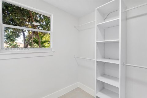 Casa en venta en Miami, Florida, 4 dormitorios, 128.02 m2 № 2030806 - foto 24