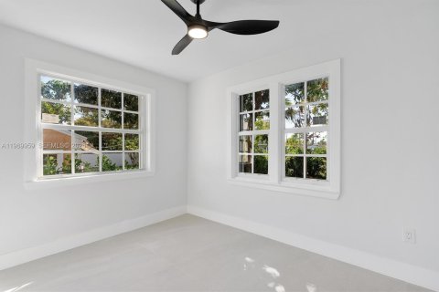 Casa en venta en Miami, Florida, 4 dormitorios, 128.02 m2 № 2030806 - foto 29