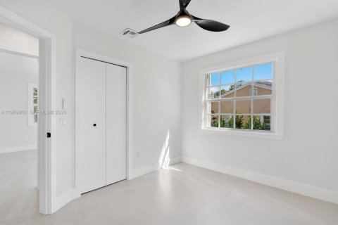 Casa en venta en Miami, Florida, 4 dormitorios, 128.02 m2 № 2030806 - foto 30