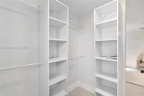 Casa en venta en Miami, Florida, 4 dormitorios, 128.02 m2 № 2030806 - foto 25