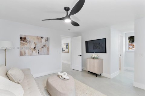 Casa en venta en Miami, Florida, 4 dormitorios, 128.02 m2 № 2030806 - foto 22