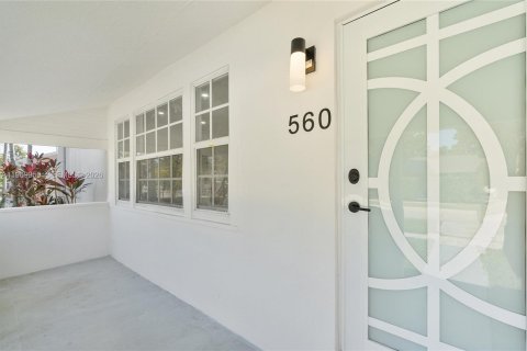 Casa en venta en Miami, Florida, 4 dormitorios, 128.02 m2 № 2030806 - foto 4