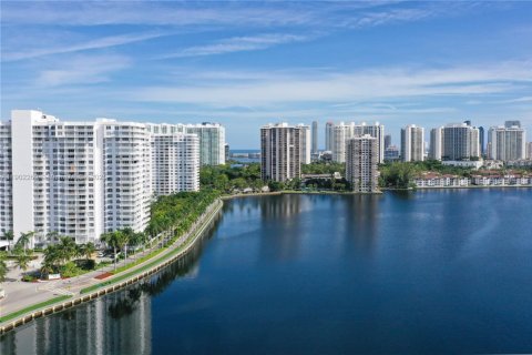 Condo in Aventura, Florida, 2 bedrooms  № 1953749 - photo 22