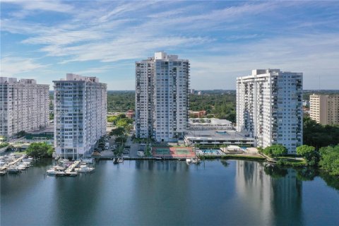 Condo in Aventura, Florida, 2 bedrooms  № 1953749 - photo 23