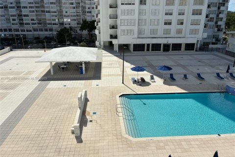 Condo in Aventura, Florida, 2 bedrooms  № 1953749 - photo 8