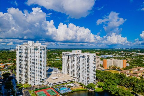 Condo in Aventura, Florida, 2 bedrooms  № 1953749 - photo 9