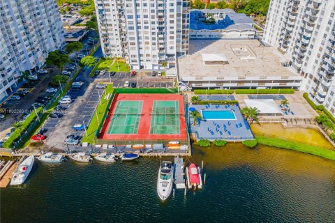 Condo in Aventura, Florida, 2 bedrooms  № 1953749 - photo 10