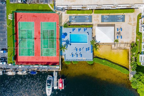 Condo in Aventura, Florida, 2 bedrooms  № 1953749 - photo 11