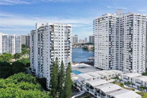 Condo in Aventura, Florida, 2 bedrooms  № 1953749 - photo 18