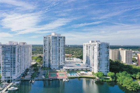 Condo in Aventura, Florida, 2 bedrooms  № 1953749 - photo 29