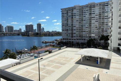 Condo in Aventura, Florida, 2 bedrooms  № 1953749 - photo 6