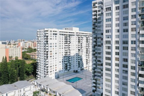 Condo in Aventura, Florida, 2 bedrooms  № 1953749 - photo 20