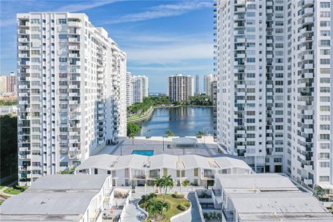 Condo in Aventura, Florida, 2 bedrooms  № 1953749 - photo 16