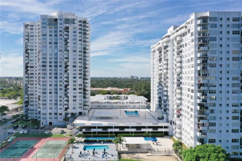 Condo in Aventura, Florida, 2 bedrooms  № 1953749 - photo 25