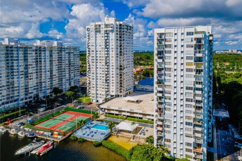 Condo in Aventura, Florida, 2 bedrooms  № 1953749 - photo 14